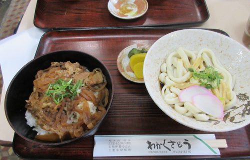 牛丼と伊勢うどんのセット